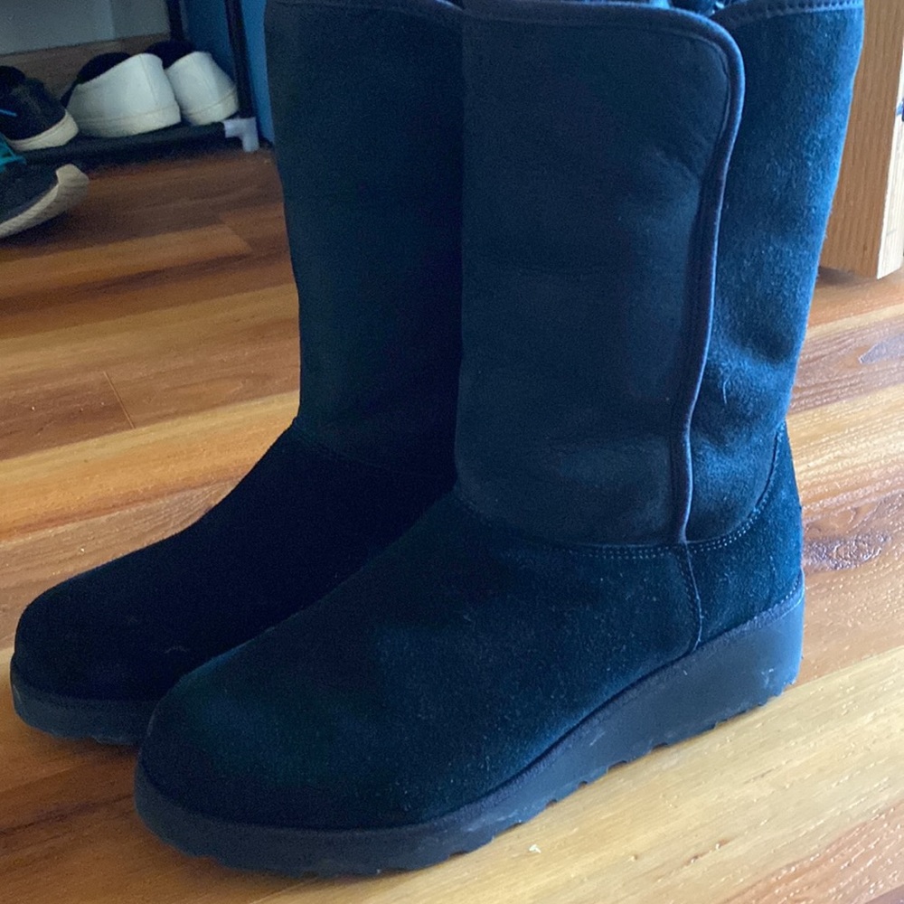 UGG Boots. Size 8.5, in Black. GUC